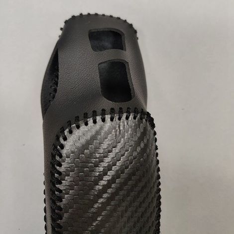 A black PU leather gear shift cover is suitable for: Peugeot 4008 (1/5)