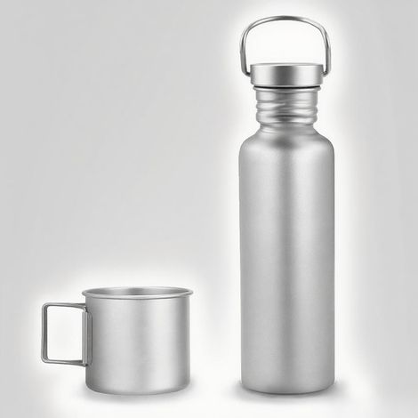 Botella de agua ultraligera de titanio de 750 ml para acampar y andar en bicicleta, con un vaso de titanio de 300 ml. (1/5)