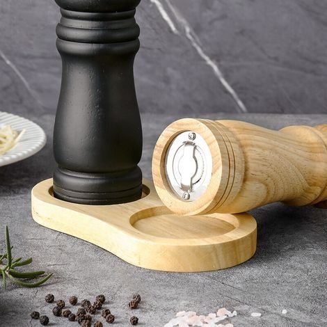 Set aus Pfeffermühlen und Gewürzgläsern, Vintage-Gewürzmühle, Küchenutensilien (1/3)