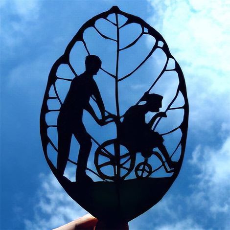 Ornement décoratif en métal noir avec silhouette, fait main, idéal pour la fête des mères et la décoration de chambre moderne. (1/5)