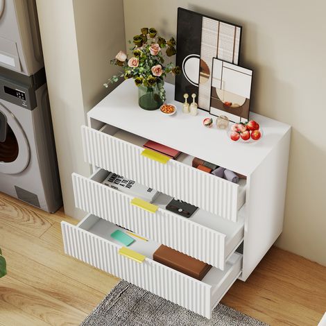 Comò in MDF bianco con 3 cassetti, rilievo frontale, maniglie e piedi in metallo dorato 80 x 40 x 72 cm