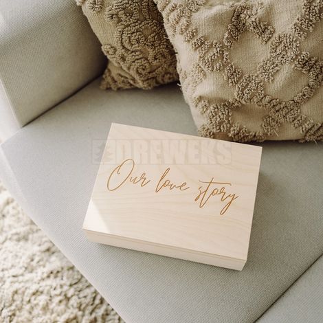 Caja de madera con cierre para regalo. (1/4)