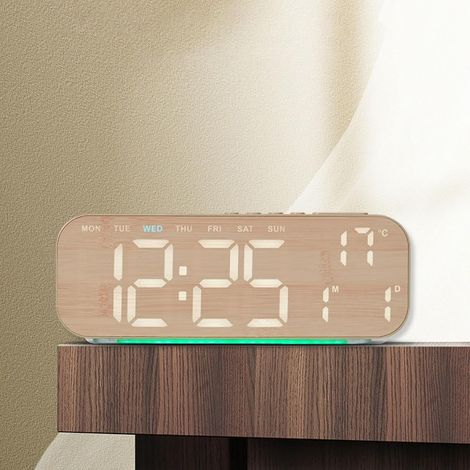 Reloj despertador digital LED con acabado de madera, luz ambiental, pantalla grande, indicador de temperatura, calendario, 2 alarmas y color madera. (1/2)