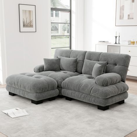 Canapé d'angle Cloud 2 places en tissu velours gris, méridienne avec pouf, 2 oreillers lombaires et 2 coussins déco, canapé rembourré à larges accoudoirs pour salon. (1/5)