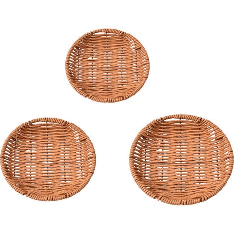 Ensemble 3 pièces : assiette ronde à apéritif, corbeille à fruits en rotin synthétique, panier à apéritif. Disponible en trois tailles (16 cm, 19 cm et 22 cm). Couleur bois naturel. (1/5)