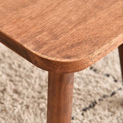 Ce tabouret à chaussures en bois massif est un tabouret compact de couleur noyer, idéal pour les salons, les entrées, les salles de bains, les chambres et les cuisines. (1/5)