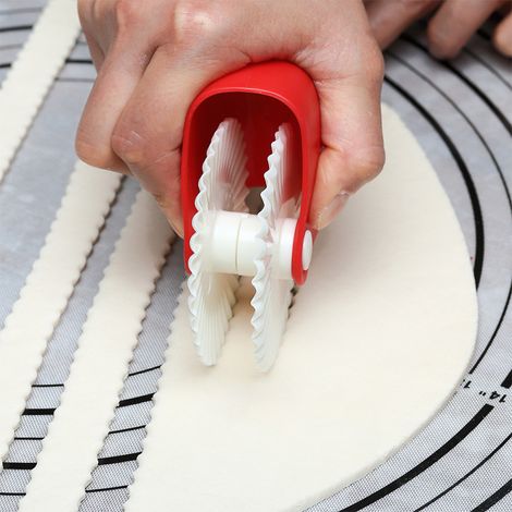 Roulette à pâtisserie SKO Baking Tools, roulette à bords relevés, coupe-pâtes manuel, couteau à rouleau 78061 (motif ondulé) (emballage simple) (1/5)