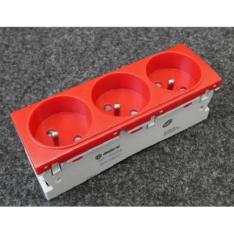 Prise de courant triple 3 x 2P+T TerCia rouge inclinée spécial goulotte PC-SG Pratique IBOCO