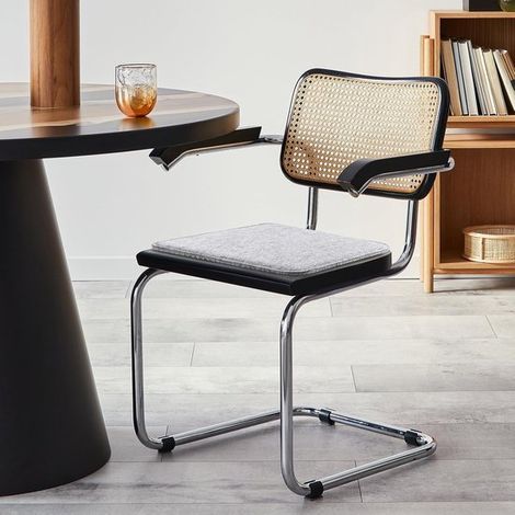 Set di 4 cuscini quadrati in feltro antiscivolo, extra spessi, grigio chiaro. (1/2)