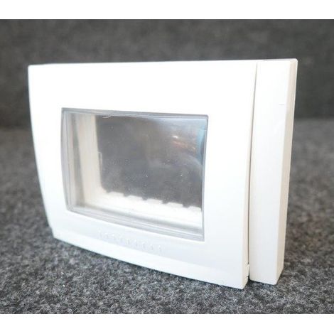 Cadre de recouvrement étanche 3 modules ivoire avec volet transparent IP55 pour appareillage mural UNICA Plus
