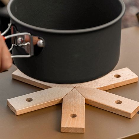Dessous de verre en bois, 22 cm de large, robuste et durable, fabriqué en bois de hêtre, résistant à la chaleur, polyvalent, convient à la maison, au bar, au camping et à d'autres endroits. (1/5)