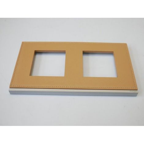Plaque de finition 2 postes 4 modules horizontale marron finition Matiere cuir cord leather entraxe 71mm série Gallery HAGER