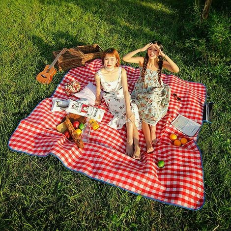 2 2m Couvertures Tapis de Pique-Nique Imperméable Résistant à l'humidité et Résistant à l'usure Portable Couverture de Camping Tapis pour Plage Randonnée Voyage Jardin Nappe avec Poignée (1/5)