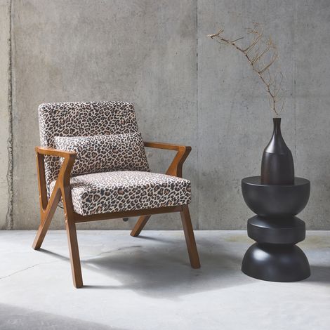 Poltrona scandinava in legno di hevea e stampa leopardo (1/5)