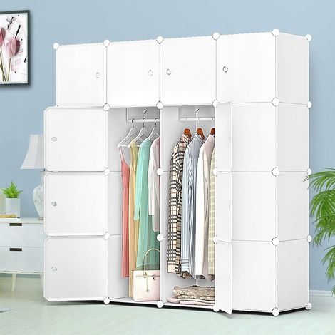 WeiĂźe modulare Garderobe (1/3)