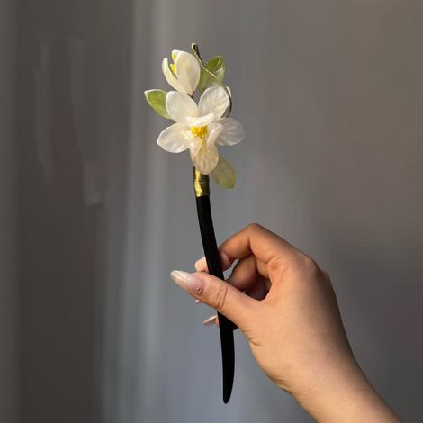 Épingle à cheveux de style ancien à motif de gardénia, en alliage, pour maintenir les chignons, adaptée à la tenue quotidienne chinoise, simple et élégante. (1/2)
