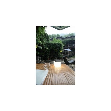 Lampe nomade solaire LED 3000K Table Cube grise Lutec