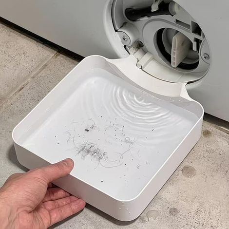 Bac de récupération d'eau pour lave-linge - protection des sols pour buanderie, garage et appartement. En ABS avec déflecteur, compatible avec tous les types de surfaces, profil bas, blanc. (1/5)