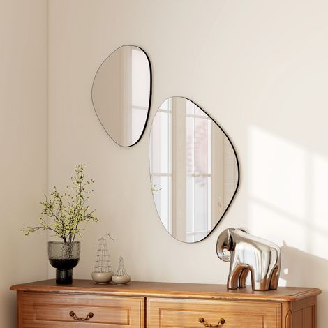 Set di 2 specchi da parete, specchi decorativi irregolari a forma di ciottolo, cornice in metallo, 70 x 46 cm/49,5 x 31 cm, neri.