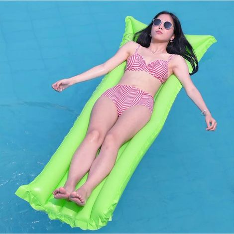 Bouée gonflable géante pour piscine, matelas pneumatique flottant, lit de plage pour les fêtes et la baignade. (1/5)