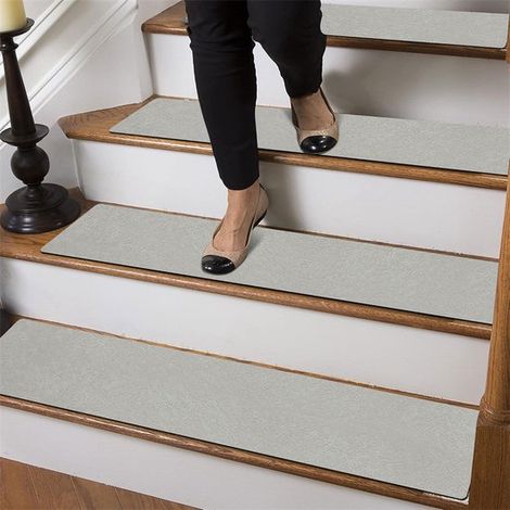 Tapis d'escalier antidérapants et amovibles 20 x 76 cm (lot de 4) - Protection optimale pour les marches d'escalier - Convient aux enfants, aux personnes âgées et aux animaux domestiques - Noir et gri (1/4)