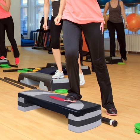 Step fitness aerobic stepper hauteur réglable surface antidérapante 78x29x20 cm. Entraînement cardio pour des jambes et fessiers fermes, toniques et musclés. (1/5)