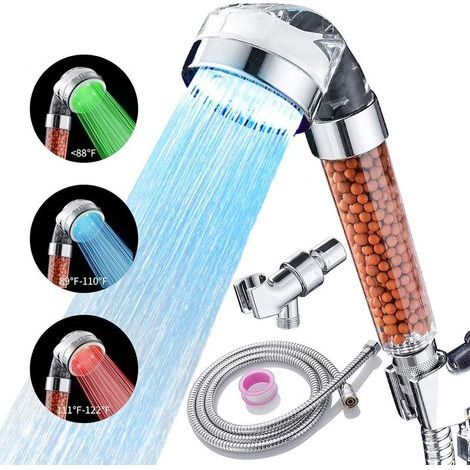 Pommeau de douche LED à changement de couleur avec filtration et jet économe en eau  comprend une douchette, un flexible et un support — adapté aux peaux et cheveux secs. (1/5)