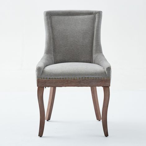 Lot de 2 chaises de salle à manger A&A Furniture, modèle DE1807GY, grises, en tissu renforcé avec pieds en bois massif ton neutre et clous décoratifs bronze. (1/5)