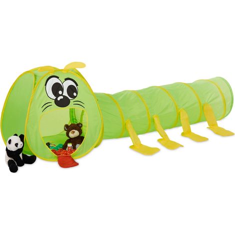 Kind krabbelt tunnelraupe