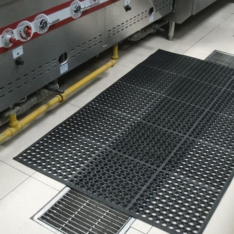 Tapis en Caoutchouc Annulaire au Mètre - 90 x 210 cm - Perforé - Pour l'Extérieur - Avec Trous (1/5)