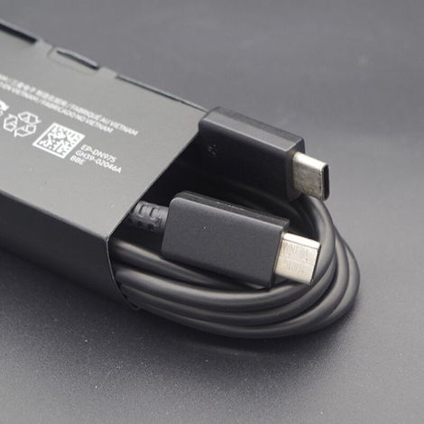 Black Samsung USB-C to USB-C Cable, 1m Length, 45W Ultra Fast Charging (1/3)