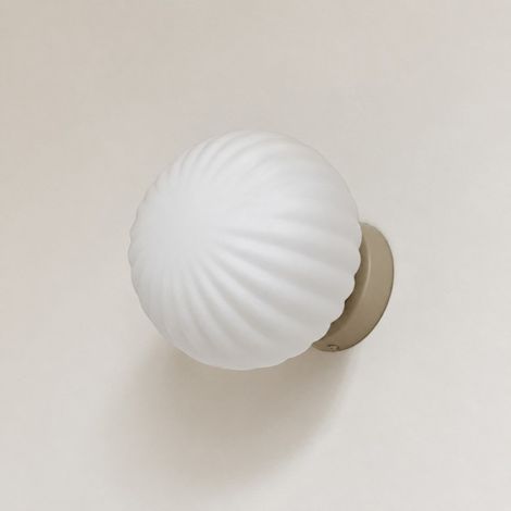 Applique murale beige et Globe verre opale Flot (1/4)