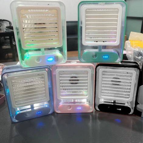 Neuer wiederaufladbarer Tischventilator mit Sprühfunktion, Licht, Feuchtigkeitszufuhr und Nährstoffversorgung, USB-Anschluss, Kristallschwarz. (1/4)