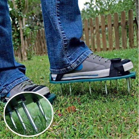 Sandales à crampons respirantes, idéales pour le jardinage, l'entretien du sol et de la pelouse, et le transport d'outils de jardinage. Vendues par paire.