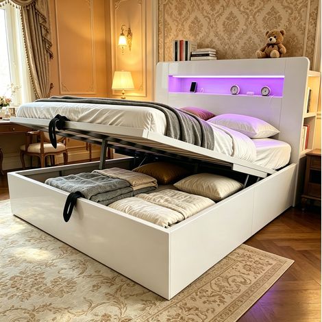 Letto contenitore moderno in legno bianco 140x200 cm con testiera a ripiani, LED e prese integrate (1/5)