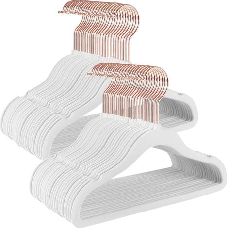 Set mit 50 Kleiderbügeln mit roségoldenen Haken, rutschfest und platzsparend, perfekt für Kinderkleidung, Babykleidung, Röcke und Hosen, aus weißem Samt.