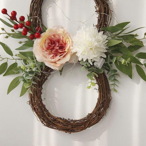 Couronne de printemps avec un adorable lapin de Pâques, des fleurs et une guirlande de feuilles vertes, idéale pour décorer votre porte d'entrée ou votre intérieur/extérieur. (1/4)