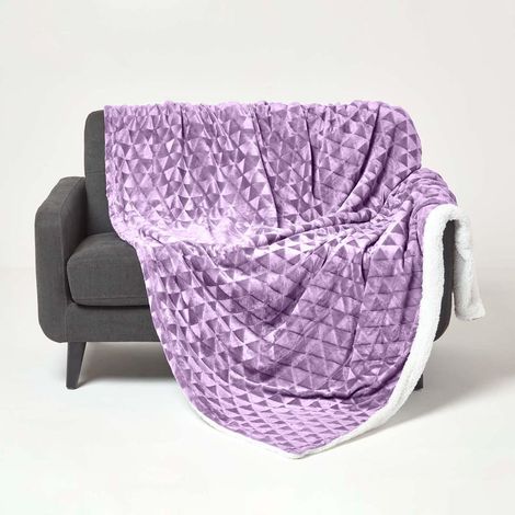 HOMESCAPES Lavender Purple Geometric Triangle Velvet Throw 130 x 160 cm (1/5)