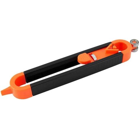 Une règle à profiler verrouillable, une règle à tracer les profils avec un crayon, utilisée pour copier avec précision des formes irrégulières une règle de travail pour copier les profils. (1/5)