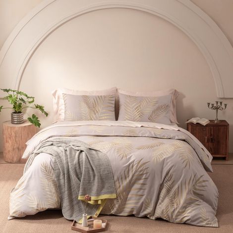 Parure de lit réversible en microfibre douce avec housse de couette de 135 x 200 cm et taie d'oreiller de 80 x 80 cm, motif de feuilles, beige et doré, avec fermeture éclair (1/5)