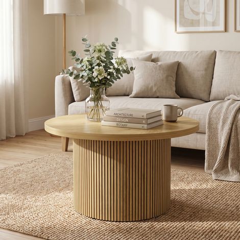 Table basse ronde en bois naturel style moderne, piètement décoratif cannelé stable et élégant, plateau spacieux pour poser magazines, décorations et accessoires de salon