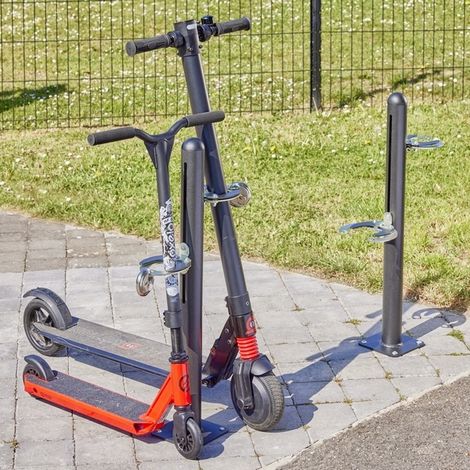 Mottez – Poteau range 2 trottinettes – Tube acier poudré époxy noir – Hauteur réglable 37 à 69 cm – Antivol intégré pour sécurité (1/4)