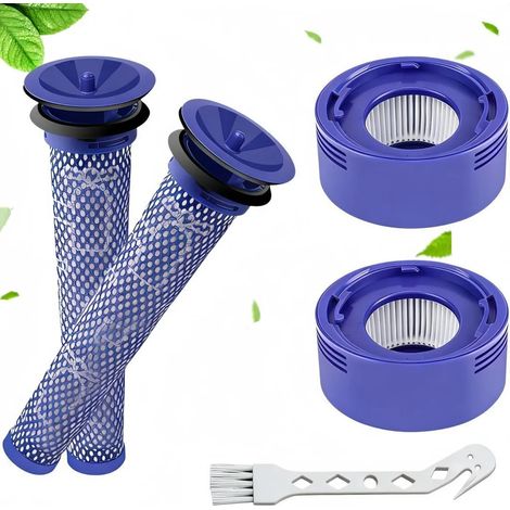 Un kit de filtres de rechange pour aspirateurs Dyson V8 et V7, comprenant deux filtres arrière et deux préfiltres, ainsi qu'une brosse. (1/5)