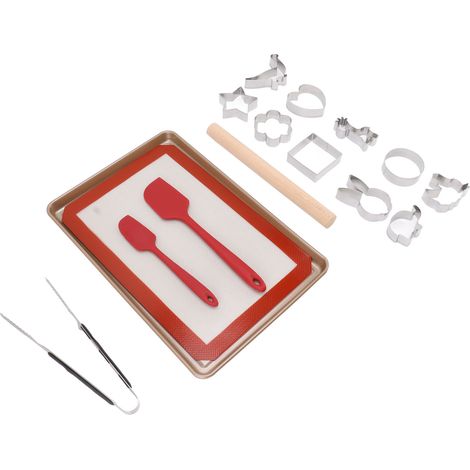 Ensemble d'emporte-pièces en acier au carbone, comprenant un moule à biscuits, un tapis de cuisson, un rouleau à pâtisserie, une spatule et une pince. (1/5)