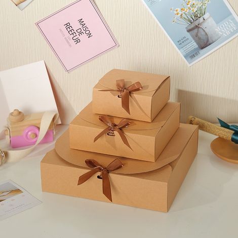 Lot de 10 boîtes (16,5 x 16,5 cm) présentées dans un coffret cadeau avec couvercle et ruban doré, idéales comme boîtes d'invitation (1/5)