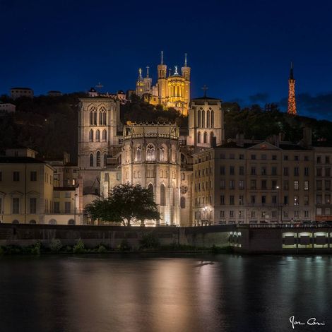 Tableau sur verre vieux Lyon de nuit 45x45 cm - Impression sur Verre - Image HD imprimée sur Verre - Tableau mural décoratif en verre - Finition Brillante - Fabriqué en France (1/5)