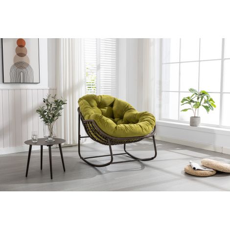 Poltrona a dondolo in rattan per esterni, con cuscino morbido per la seduta, ideale per veranda, salotto, terrazzo e giardino, in color verde oliva.