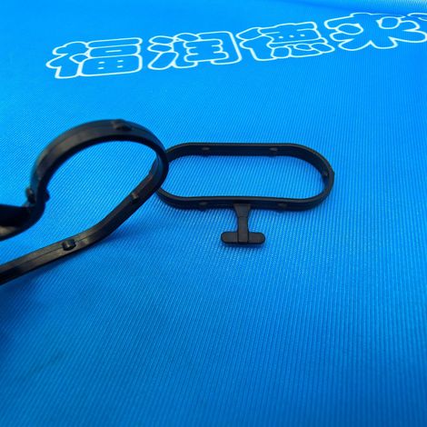 21304-00Q0C is a sealing gasket for the oil cooler of the 2015 Nissan Qashqai J11Z 1.2T. (1/4)