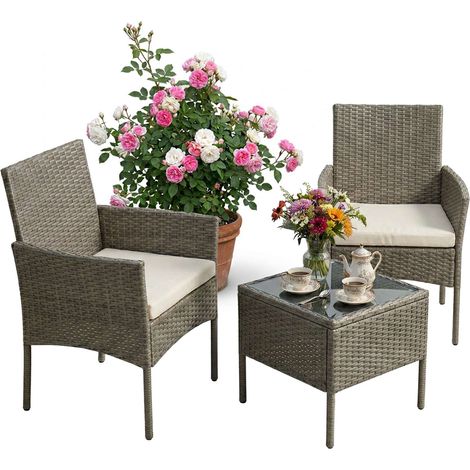 Conjunto de jardín de ratán de 3 piezas con cojines y mesa.
