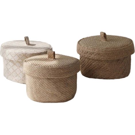 Pots de fleurs en osier et jonc de mer, paniers de rangement divers avec couvercles, boîte de rangement pour collations tressées, table ronde dans une armoire (1/4)